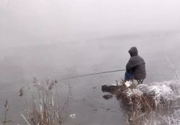 冬季钓鱼技巧直播,冬季钓鱼视频野钓实战大鱼