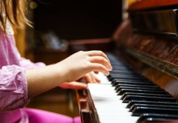 弹钢琴如何上热门话题课,弹钢琴如何带入感情