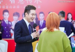 直播销售中的客户沟通话术与表达技巧，如何吸引客户并促成交易？